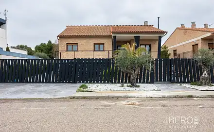 Prodej domu 292 m² s pozemkem 948 m², Layos, Španělsko