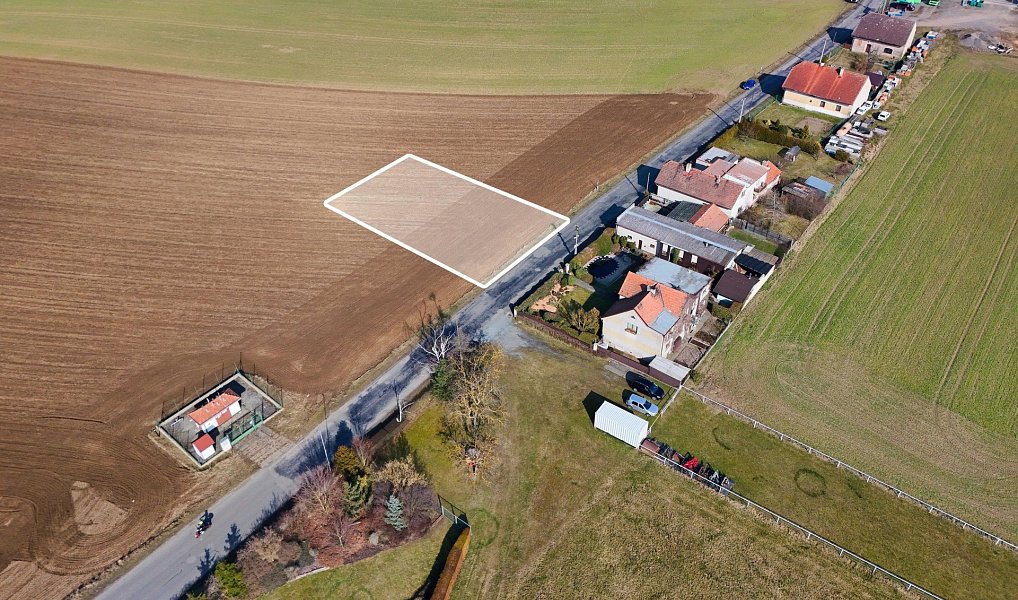 Prodej stavebního pozemku 850 m², Chlustina – náhled fotky 2