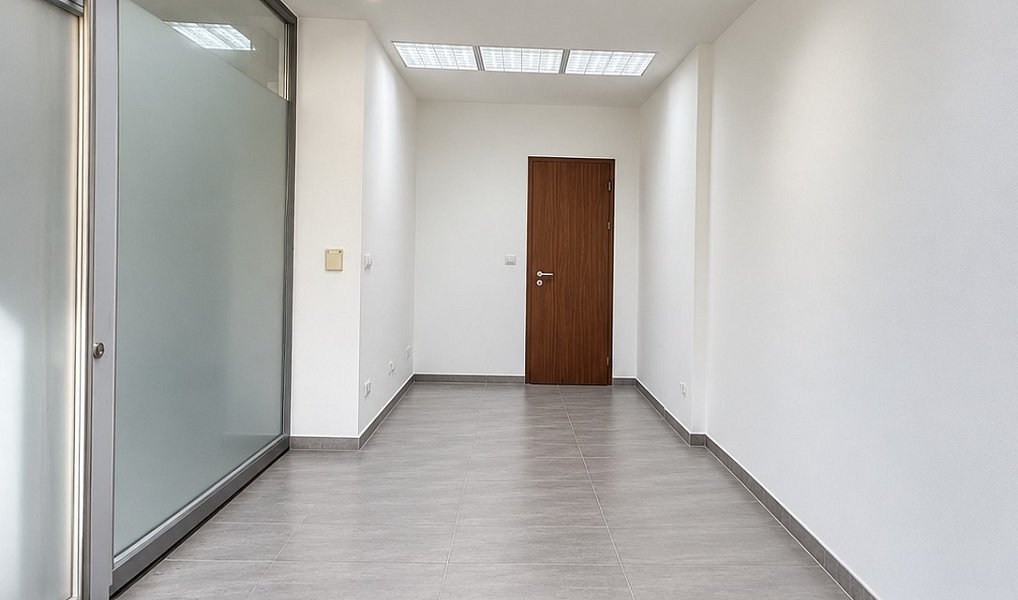 Pronájem obchodních prostor 19 m², Chrudim – náhled fotky 3
