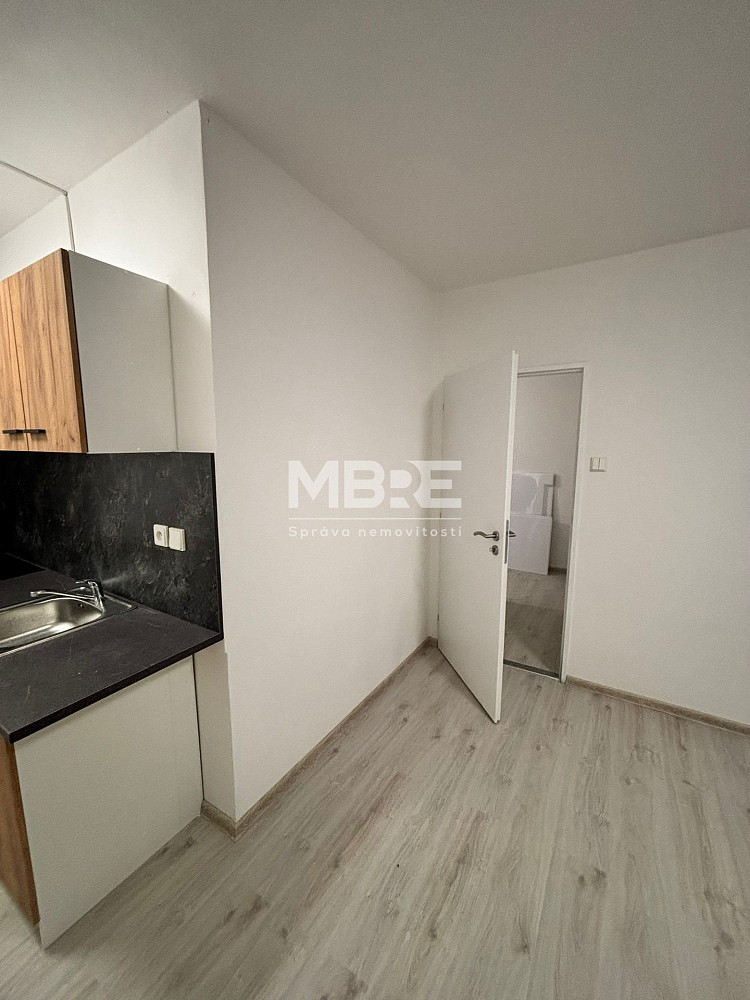Pronájem bytu 2+kk 39 m² – fotografie 3