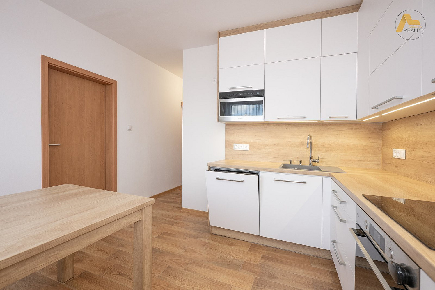Pronájem bytu 3+1 66 m² – fotografie 2