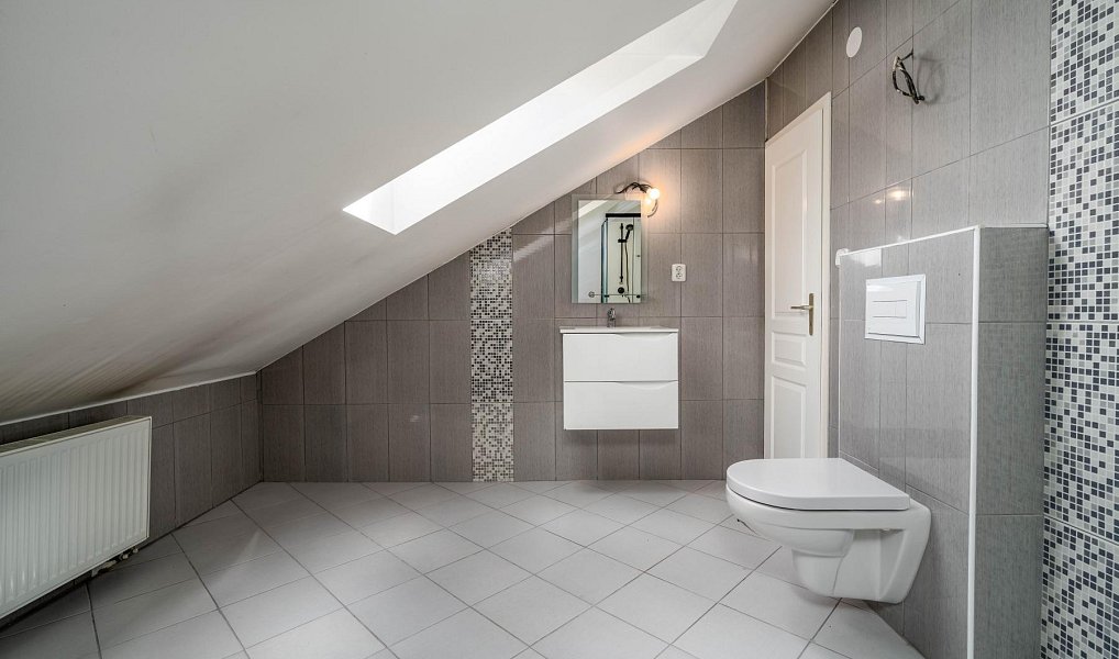 Prodej domu 244 m² s pozemkem 1 000 m², Zvole – náhled fotky 22