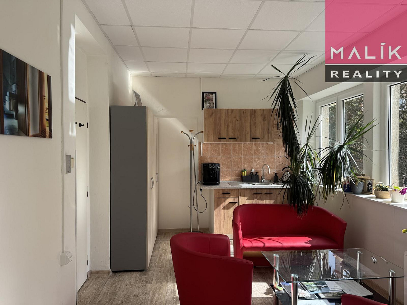 Pronájem kanceláře 23 m² – fotografie 3