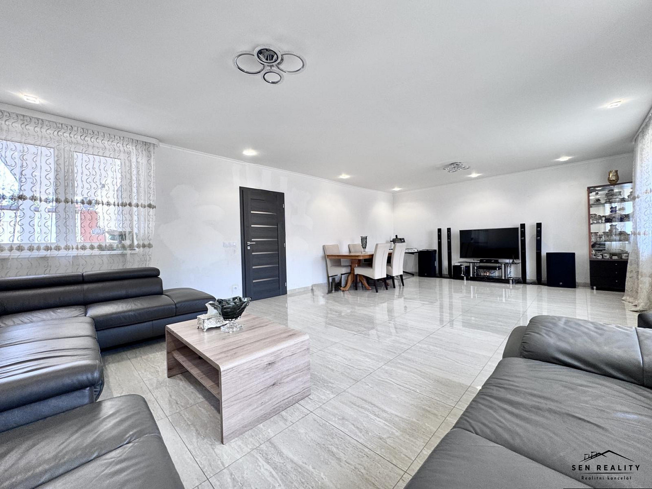 Prodej domu 153 m² s pozemkem 548 m² — photo 2
