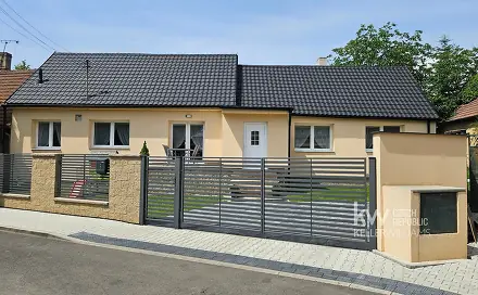 Prodej domu 93 m² s pozemkem 285 m², Tyršovo náměstí, Unhošť, okres Kladno