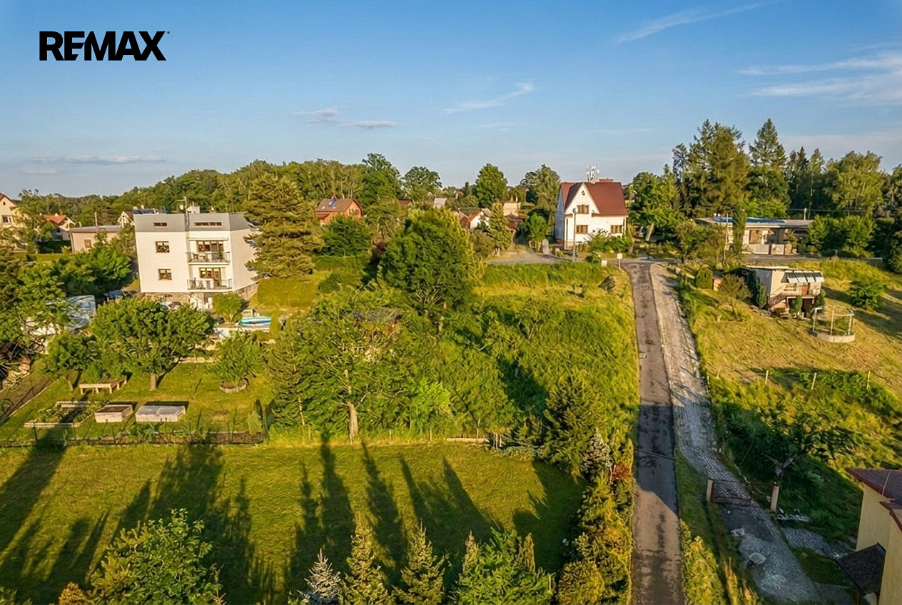 Prodej stavebního pozemku 966 m² – fotografie 3
