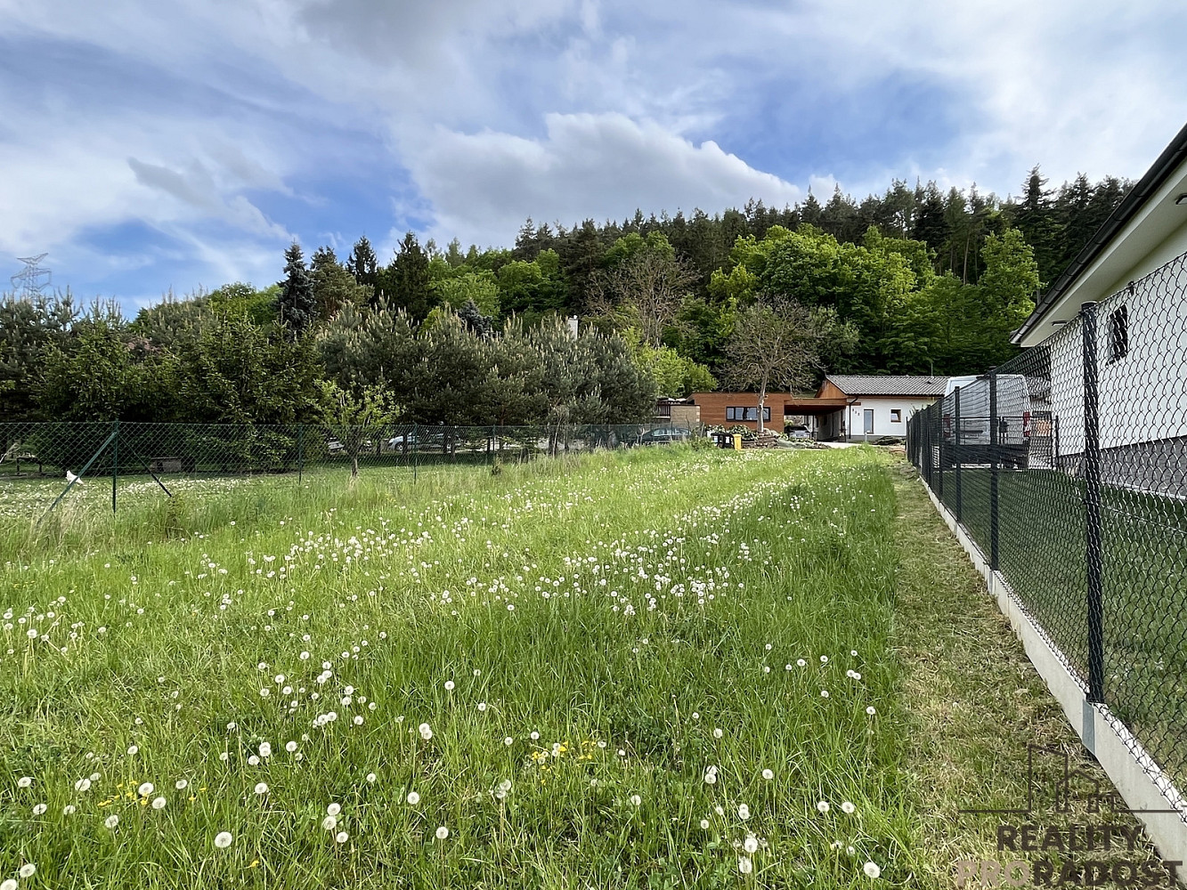 Prodej stavebního pozemku 814 m² – fotografie 2
