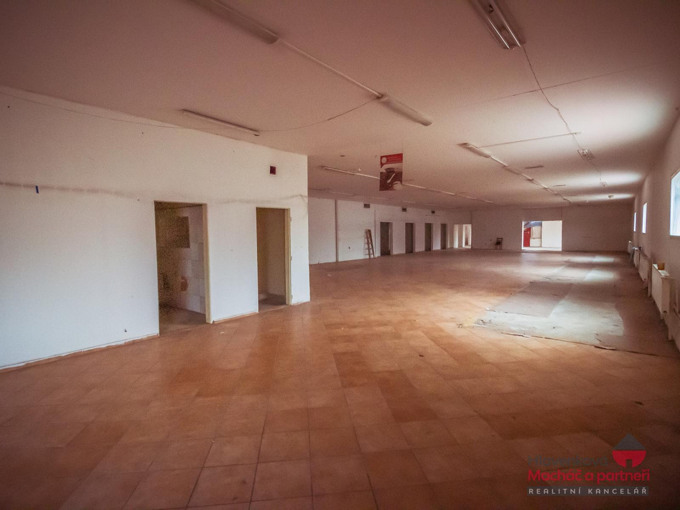 Pronájem komerčního objektu (jiného typu) 1 120 m² – pohled 4