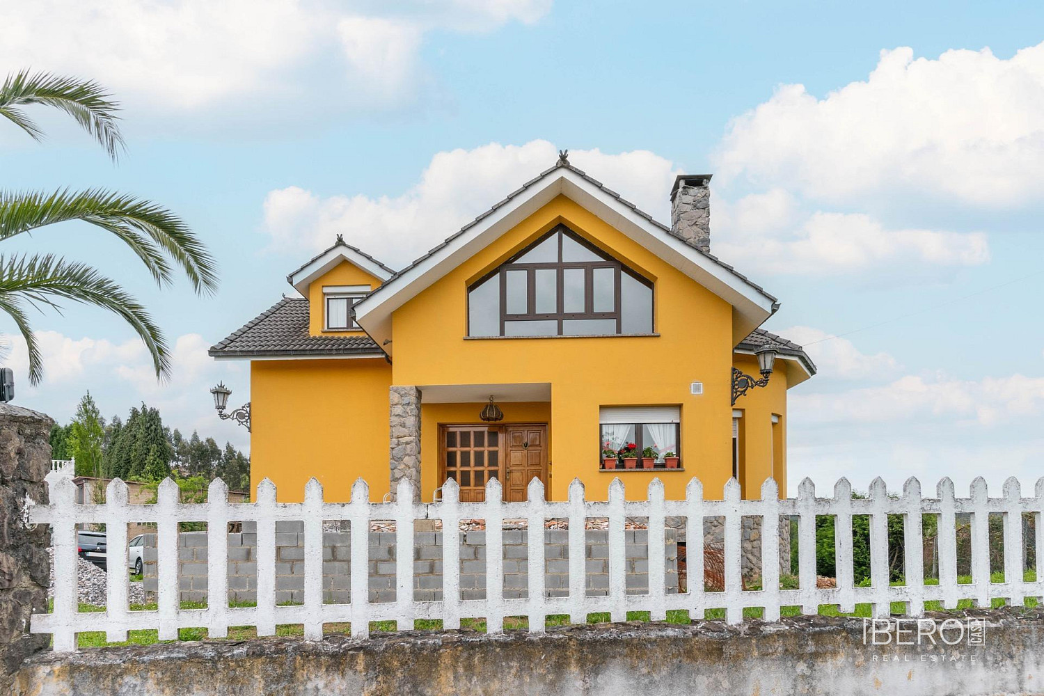 Prodej domu 2 193 m² s pozemkem 2 023 m²