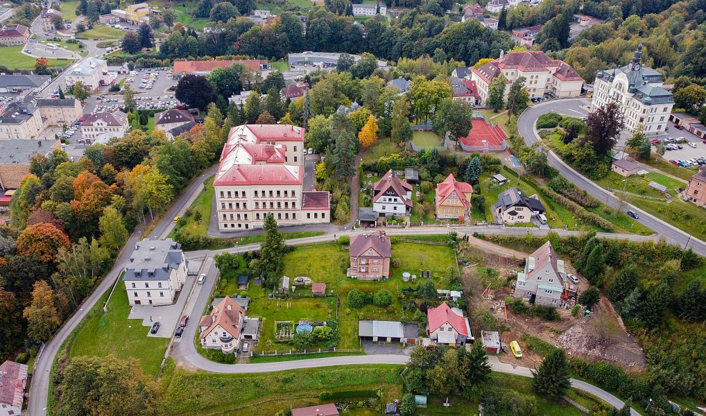 Prodej domu 600 m² s pozemkem 1 656 m², Tanvald – náhled fotky 2