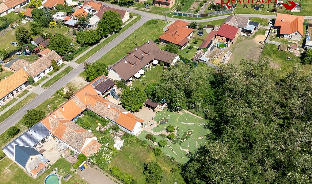 Prodej ubytovacího objektu 291 m², Nový Přerov – náhled fotky 13