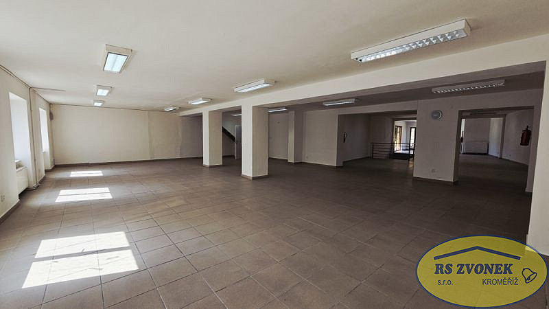 Pronájem obchodních prostor 599 m² – fotografie 2