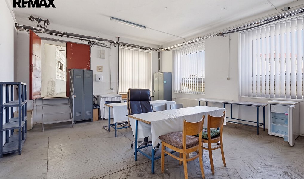 Prodej výrobních prostor 2 350 m², Aš – náhled fotky 8