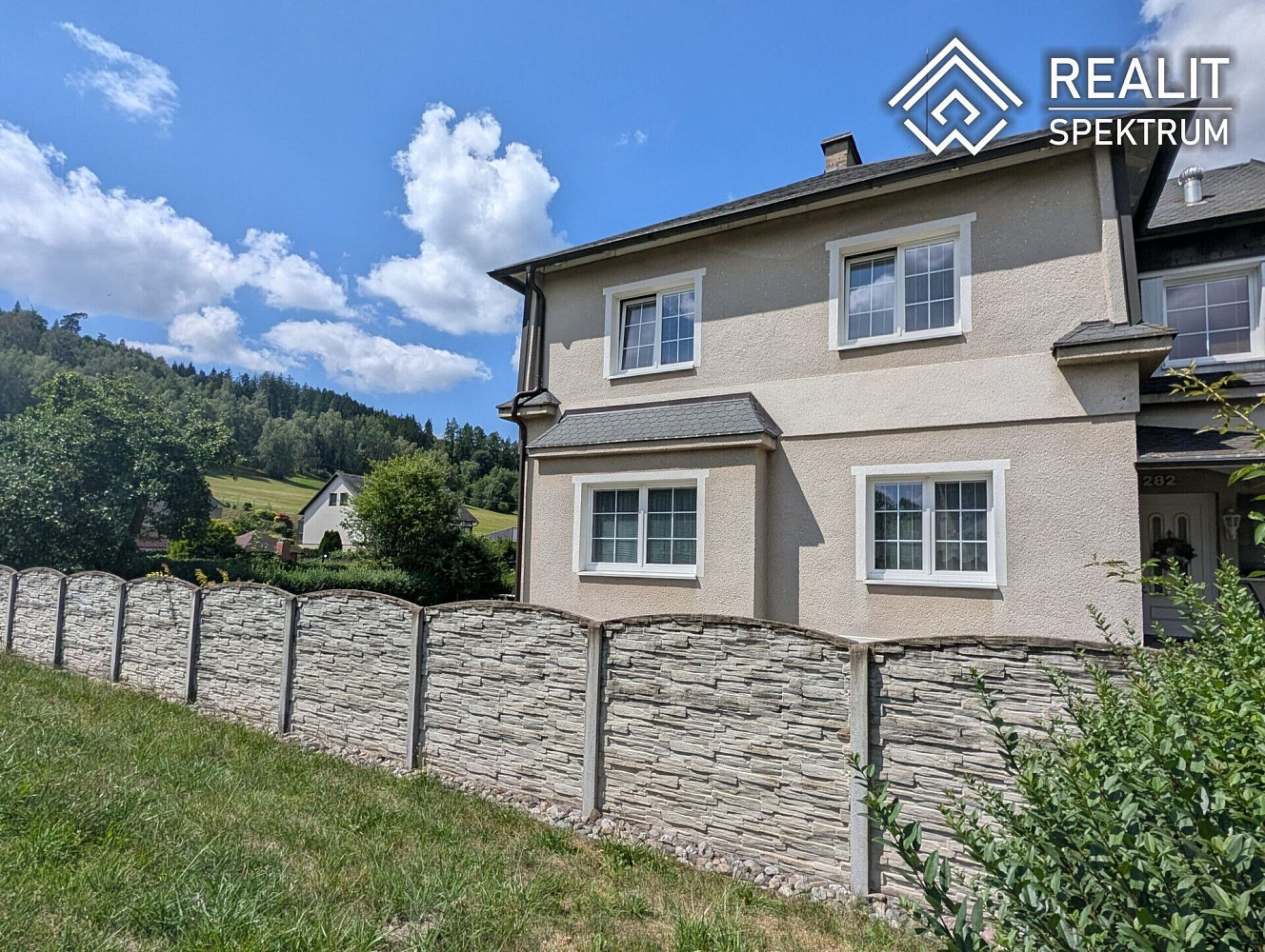 Prodej domu 190 m² s pozemkem 401 m² – fotografie 2