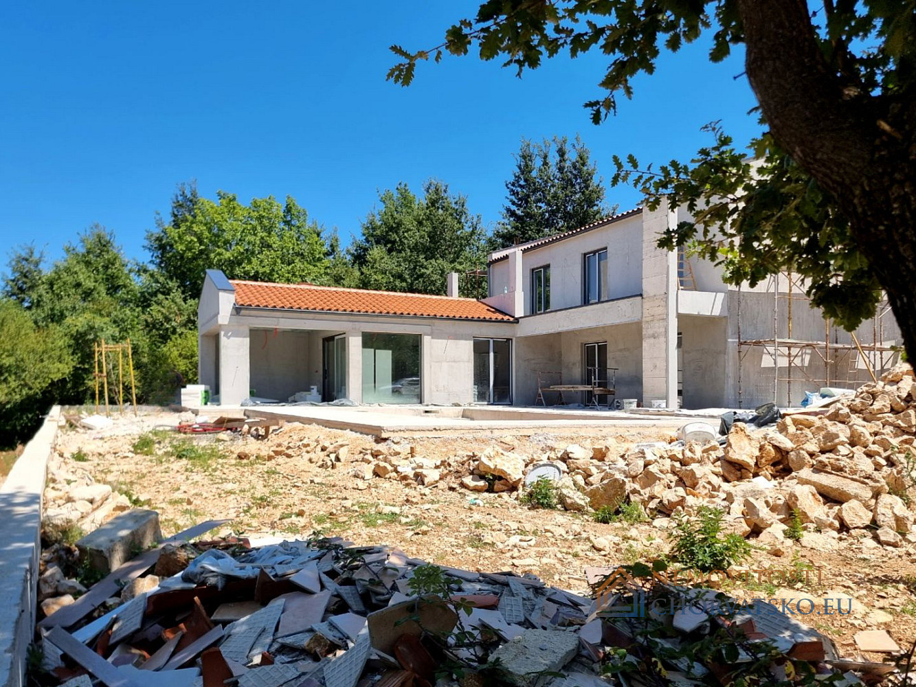 Prodej domu 236 m² s pozemkem 1 000 m² - Pogled 2