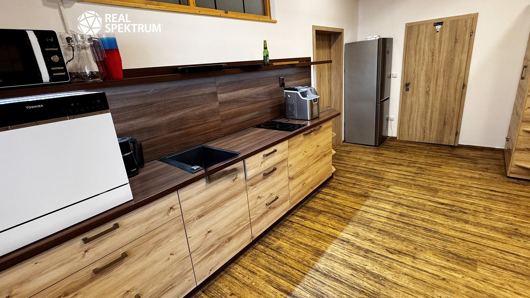 Pronájem kanceláře 125 m² – fotografie 3