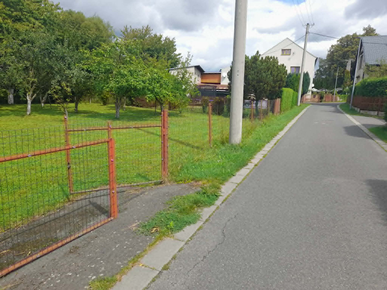 Prodej stavebního pozemku 575 m² – fotografie 2