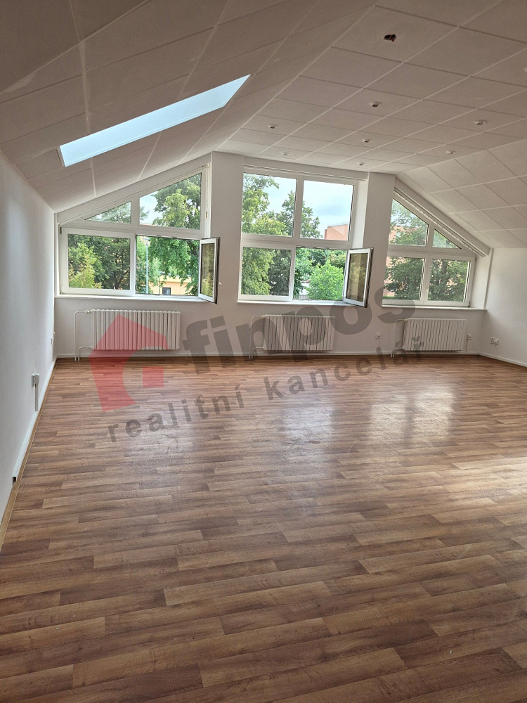 Pronájem obchodních prostor 100 m²