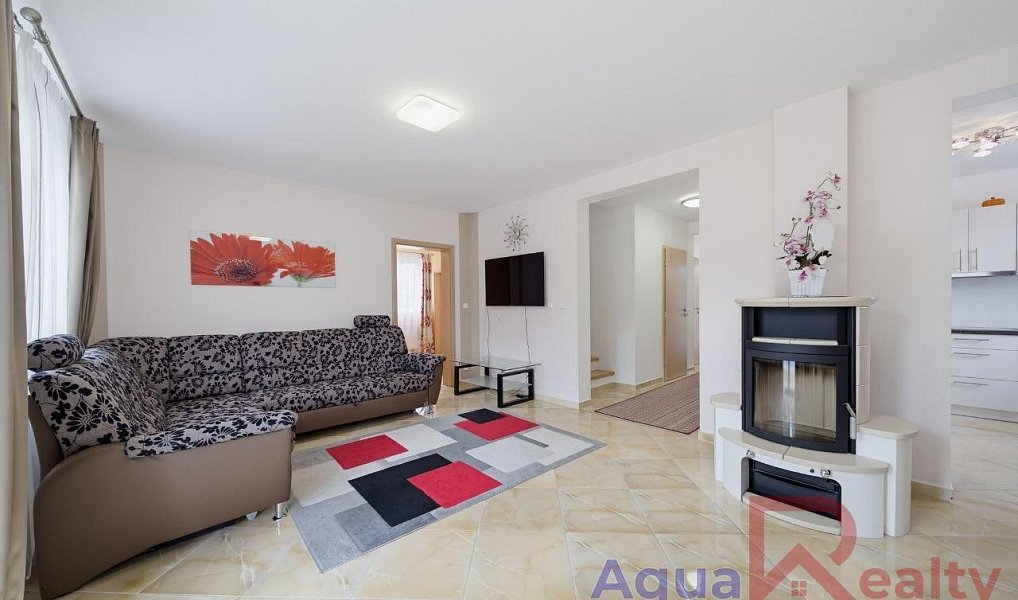 Prodej domu 206 m² s pozemkem 907 m², Nová Role – náhled fotky 4