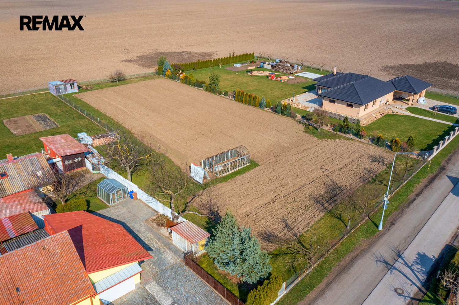 Prodej stavebního pozemku 2 066 m² - View 3