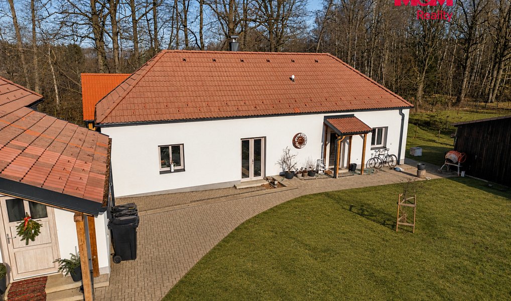 Prodej domu 429 m² s pozemkem 6 550 m², Jílovice – náhled fotky 9