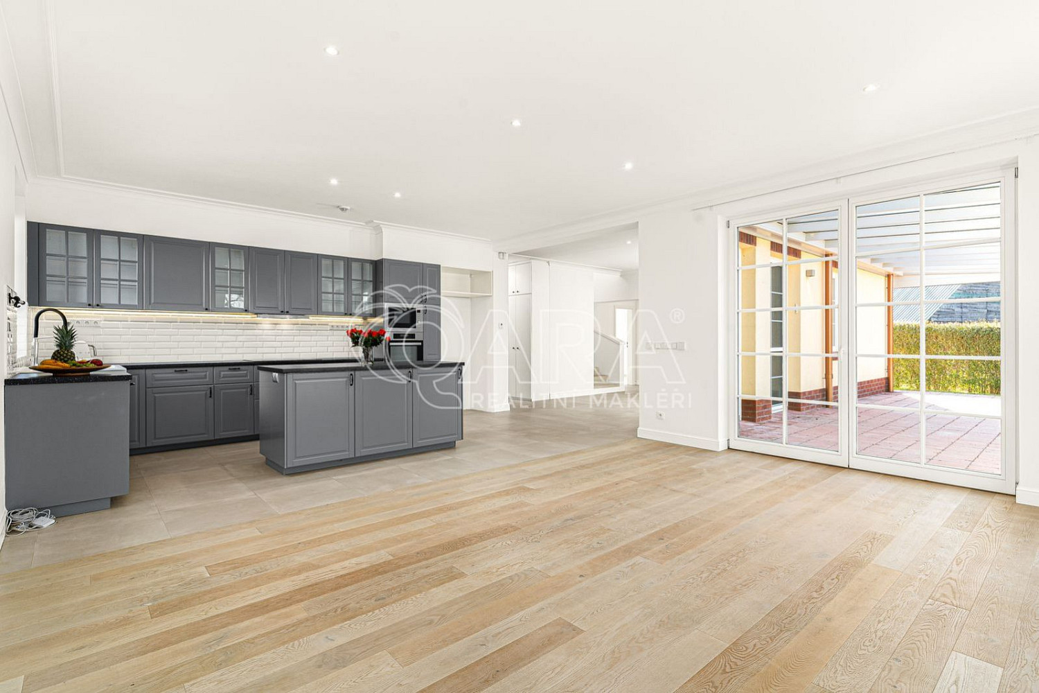 Prodej domu 222 m² s pozemkem 1 004 m² – fotografie 2