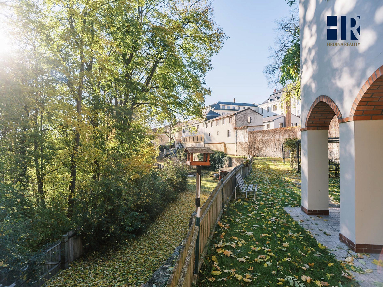 Prodej vily 200 m² s pozemkem 1 475 m² - Widok 3