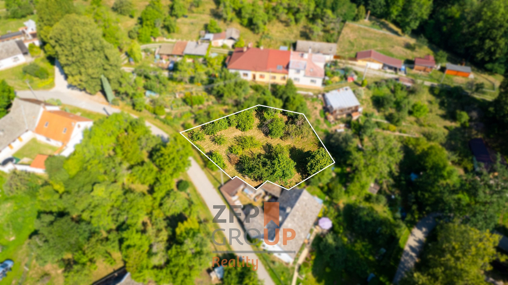 Prodej stavebního pozemku 1 005 m² – fotografie 2