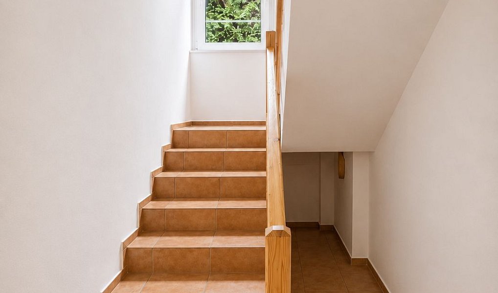 Prodej domu 328 m² s pozemkem 1 000 m², Únětice – náhled fotky 31
