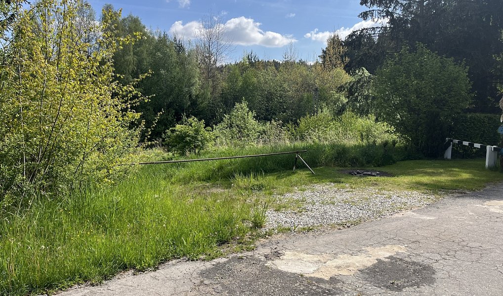 Prodej pozemku 1 117 m², Dvorce – fotka 1 z 5