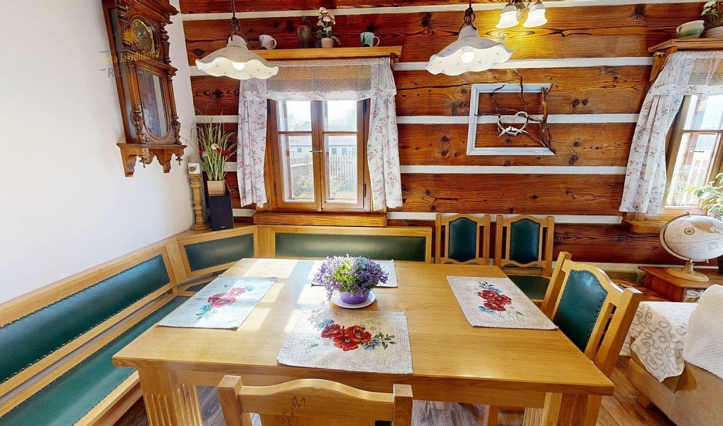 Pronájem domu 638 m² s pozemkem 1 266 m², Okna – náhled fotky 3