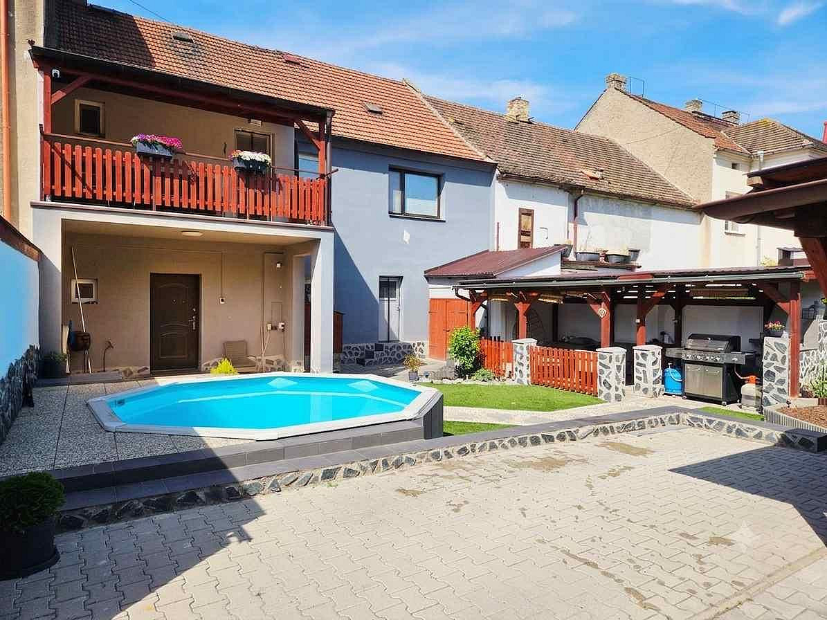 Prodej domu 210 m² s pozemkem 375 m²
