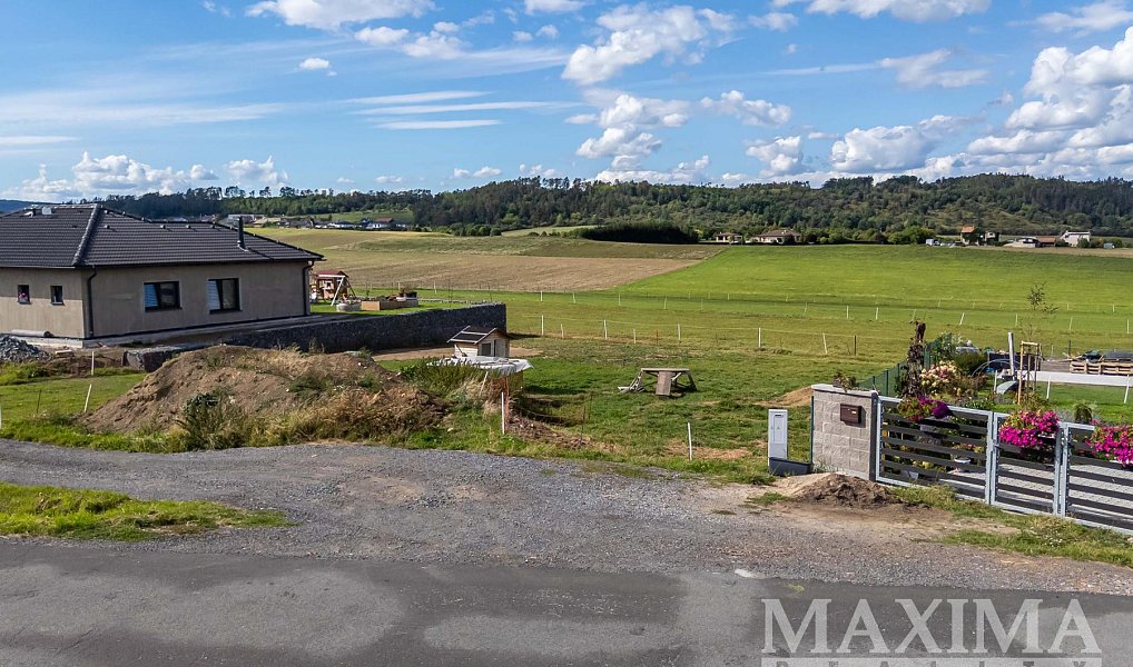 Prodej stavebního pozemku 1 000 m², Chlustina – náhled fotky 11