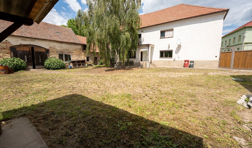 Prodej domu 574 m² s pozemkem 1 620 m², Račiněves – náhled fotky 8