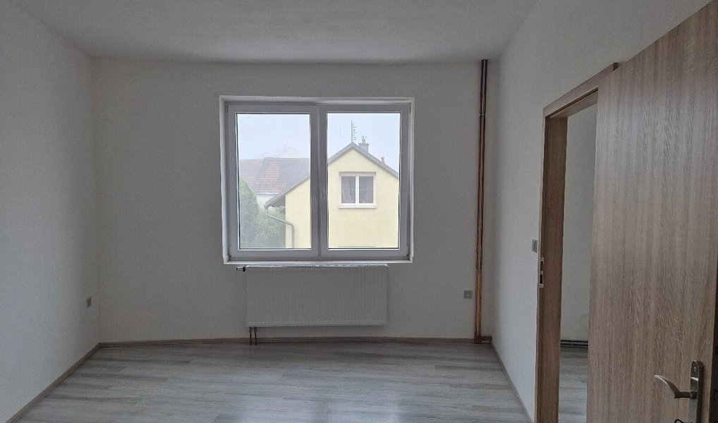 Pronájem bytu 2+1 60 m², Staňkov – náhled fotky 3