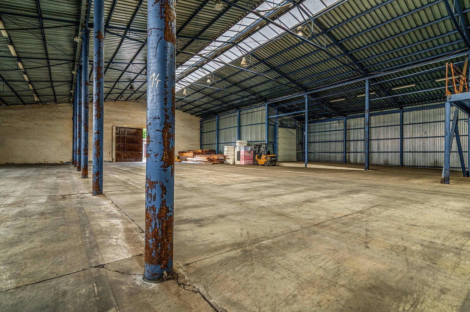 Pronájem skladovacích prostor 1 450 m² – fotografie 3