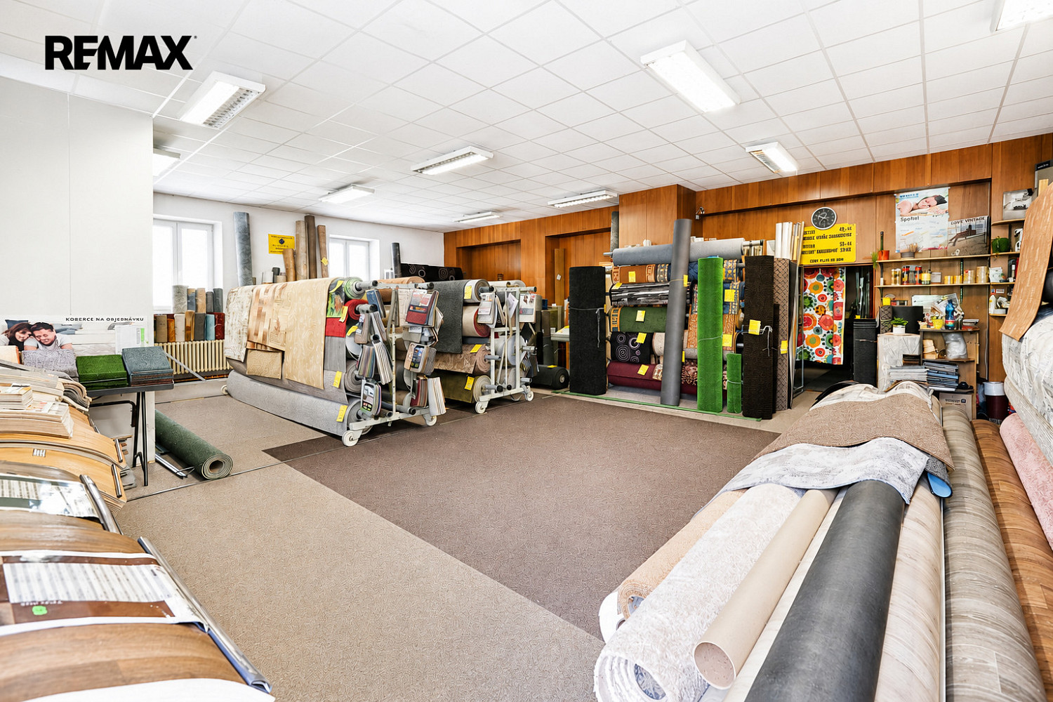 Prodej obchodních prostor 330 m² — photo 3