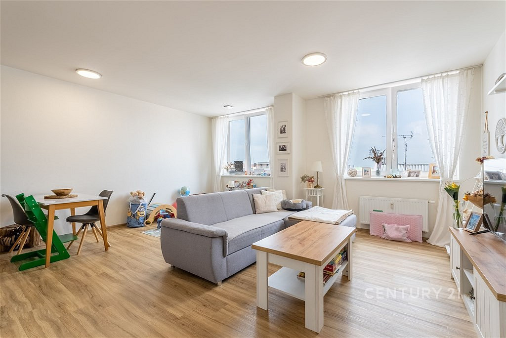Pronájem bytu 2+kk 81 m² — photo 2
