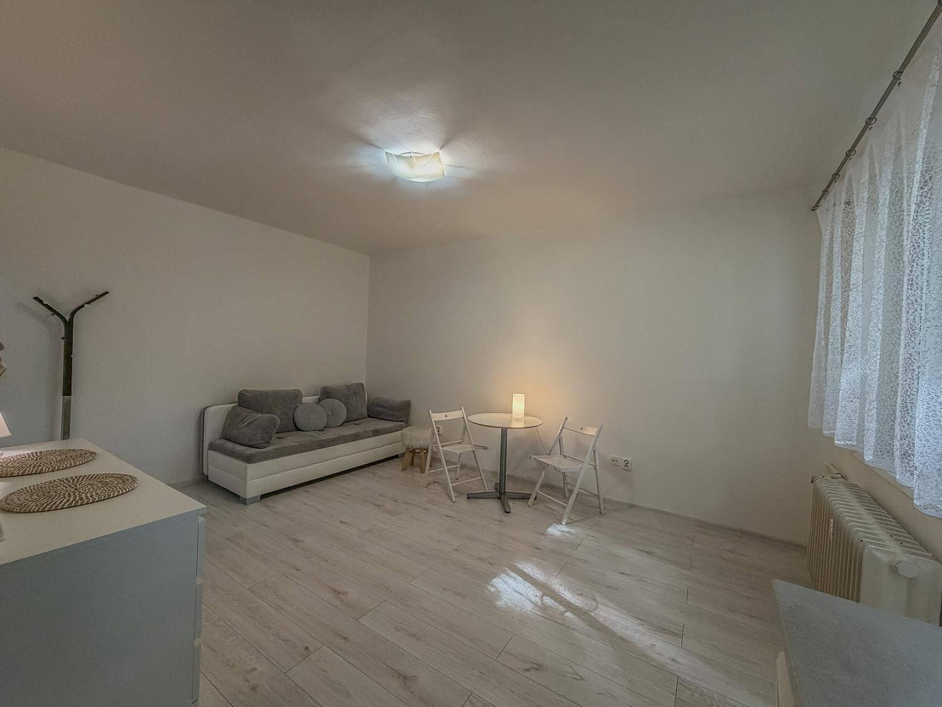 Pronájem bytu 1+kk 28 m² – fotografie 2