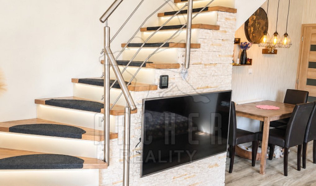 Prodej bytu 3+kk 365 m², Polerady – náhled fotky 4