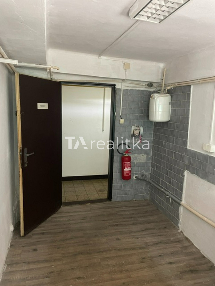 Pronájem obchodních prostor 8 m² — photo 3