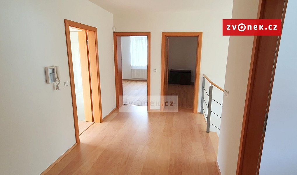 Pronájem domu 270 m² s pozemkem 200 m², Zlín – náhled fotky 12