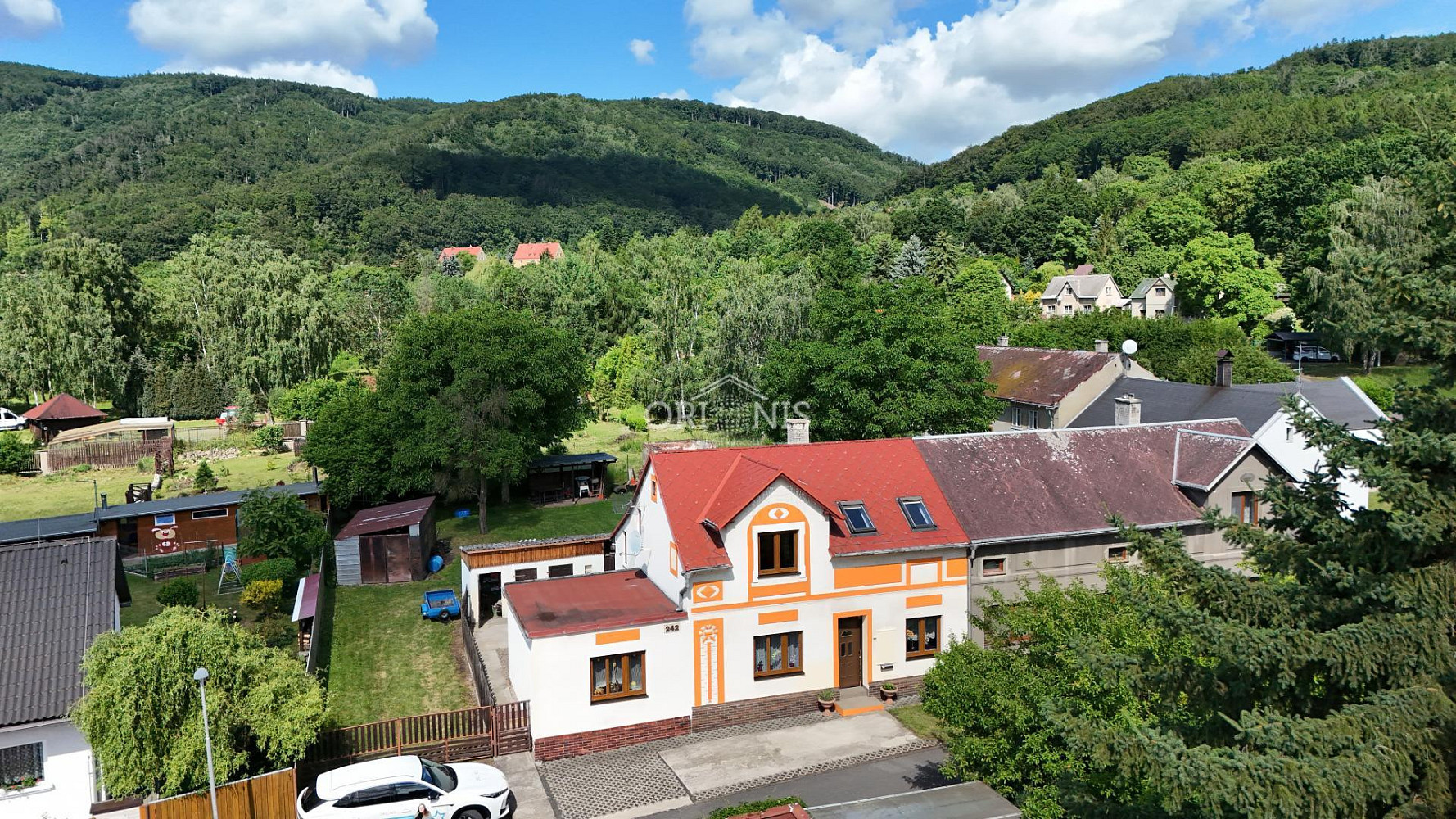 Prodej domu 200 m² s pozemkem 1 002 m² — photo 2