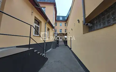 Pronájem bytu 1+kk 25 m², Mírové náměstí, Ústí nad Labem - Ústí nad Labem-centrum