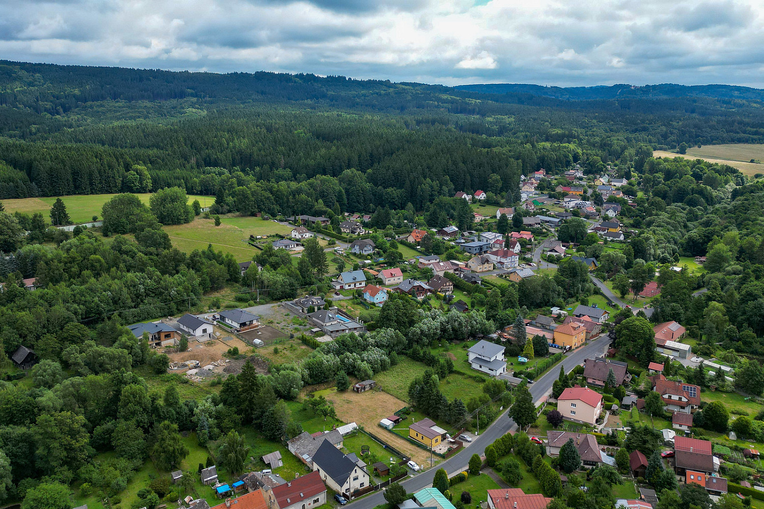 Prodej stavebního pozemku 1 570 m² – fotografie 3