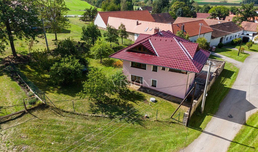 Prodej domu 238 m² s pozemkem 811 m², Třešovice – náhled fotky 22