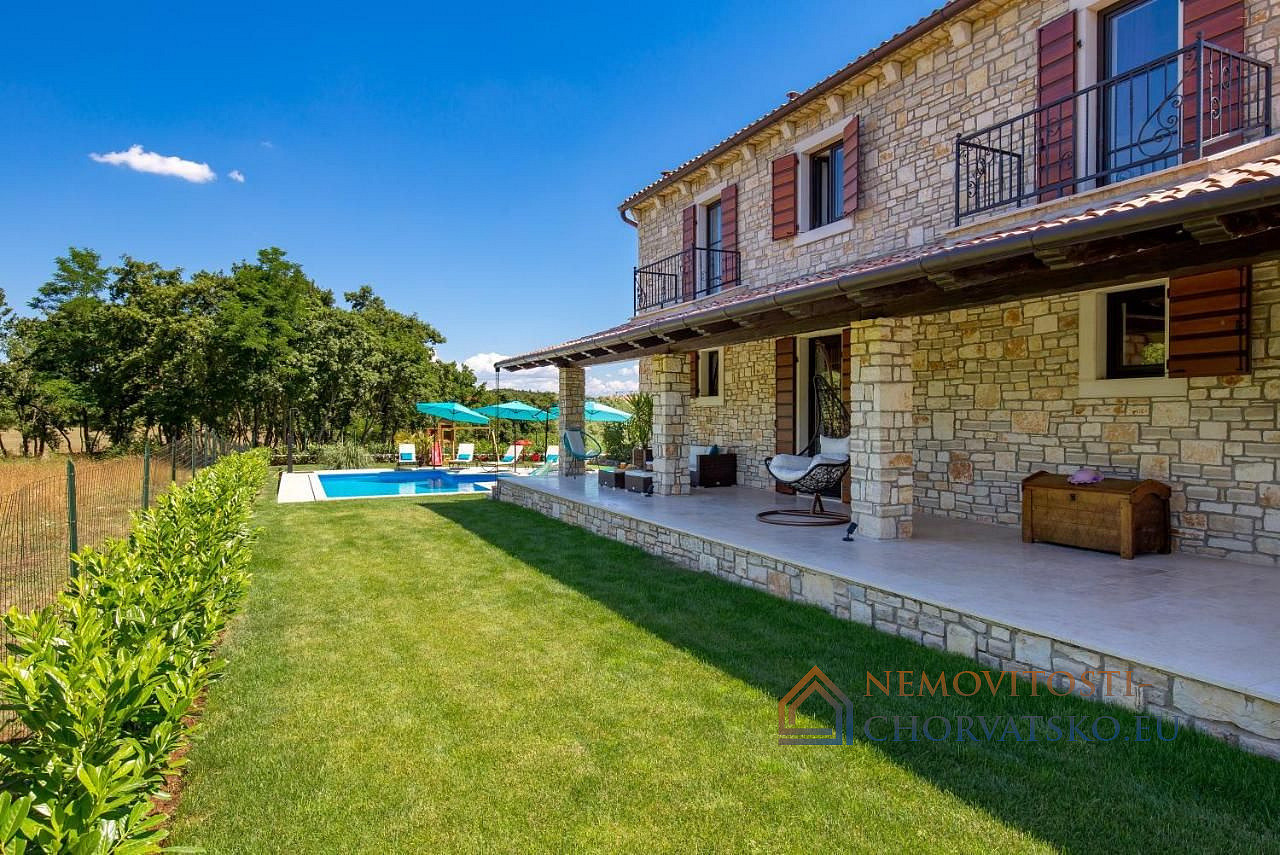 Prodej domu 159 m² s pozemkem 1 020 m² - Widok 3