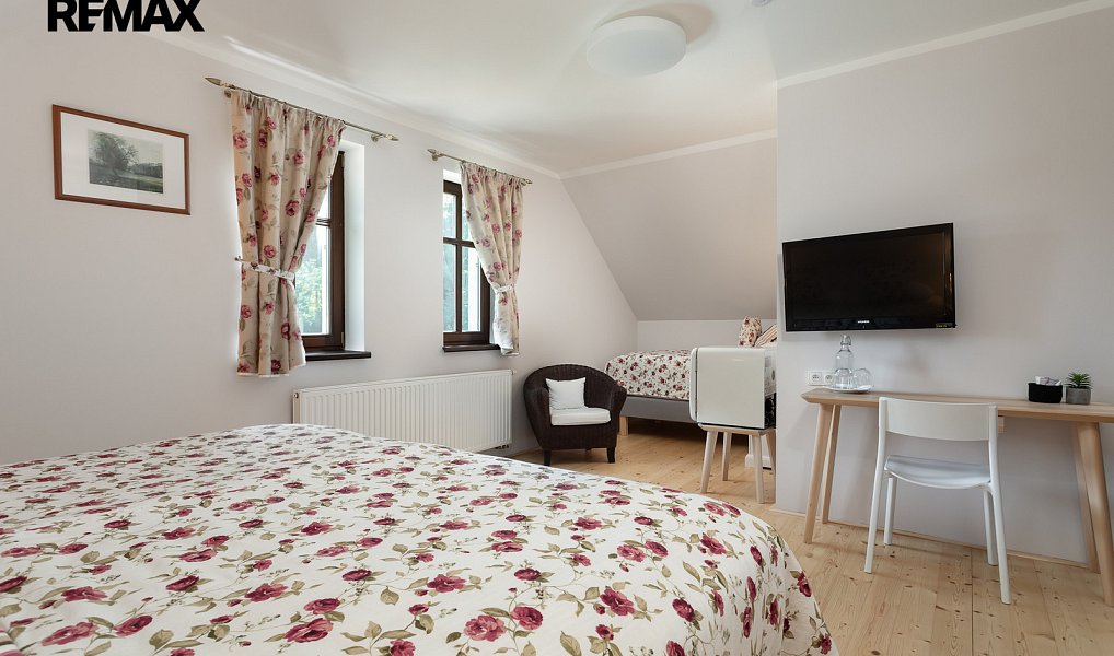 Prodej ubytovacího objektu 470 m², Závada – náhled fotky 18