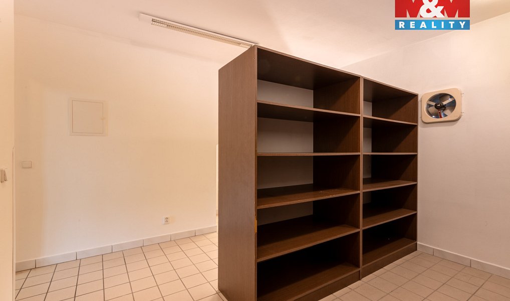 Prodej obchodních prostor 440 m², Postoloprty – náhled fotky 28
