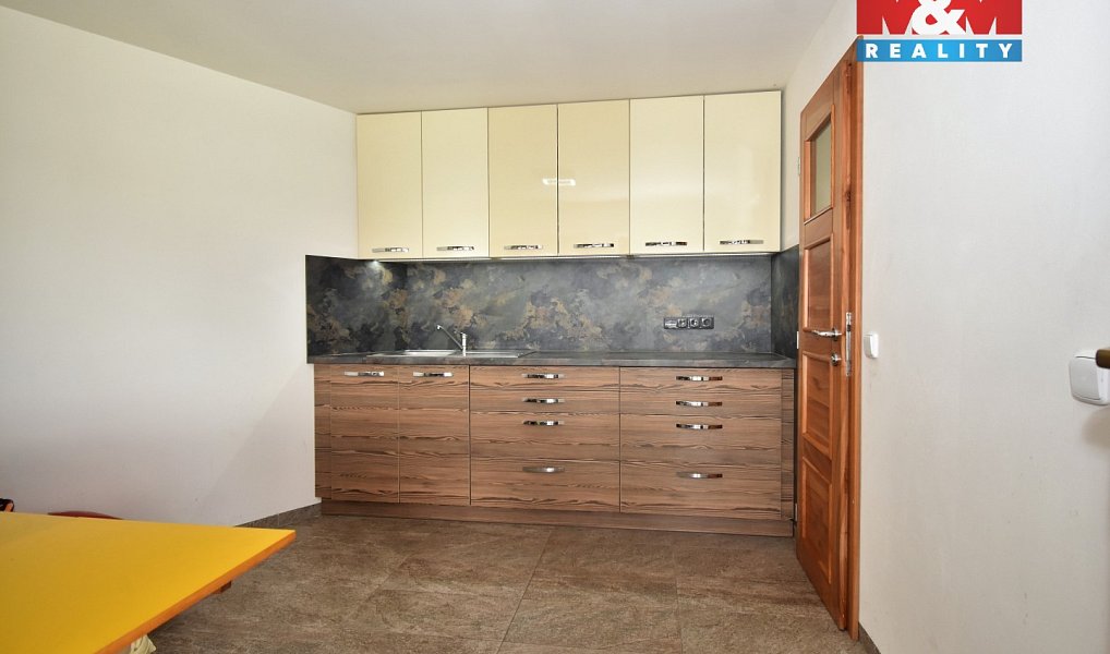 Prodej výrobních prostor 1 200 m², Spálov – náhled fotky 3